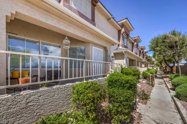 MLS: 2572218 Condo For Sale