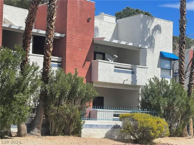 MLS: 2572269 Condo For Sale