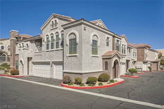 MLS: 2572304 Condo For Sale