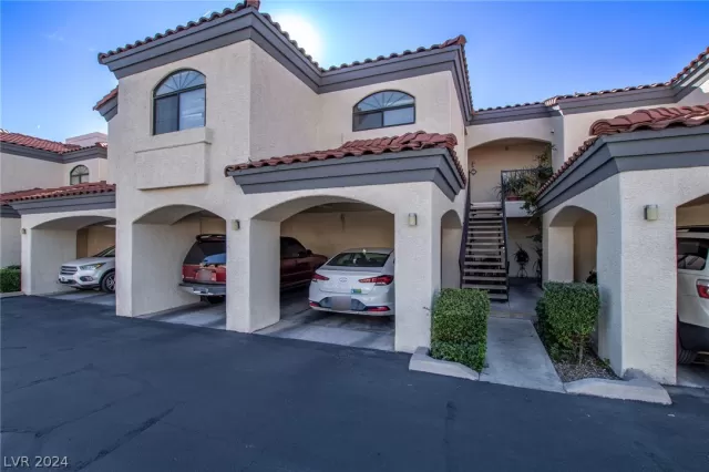 MLS: 2572311 Condo For Sale