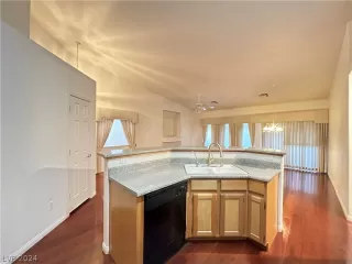 Photo #5: 2572341 Listing