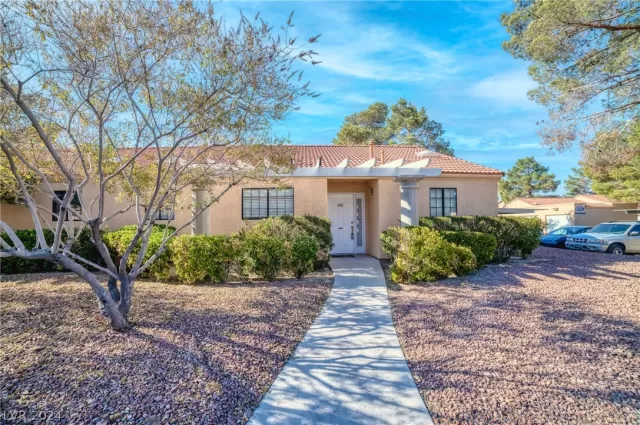 MLS: 2572376 Condo For Sale