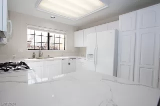 Photo #2: 2572376 Listing