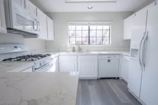 Photo #3: 2572376 Listing