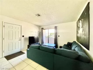 Photo #3: 2572401 Listing