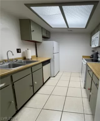 Photo #4: 2572401 Listing