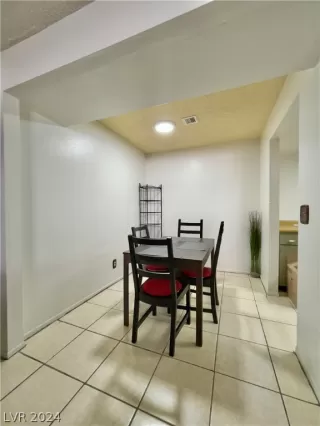 Photo #5: 2572401 Listing