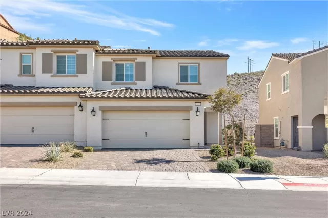 MLS: 2572433 Condo For Sale