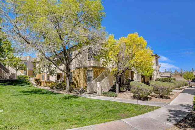 MLS: 2572452 Condo For Sale