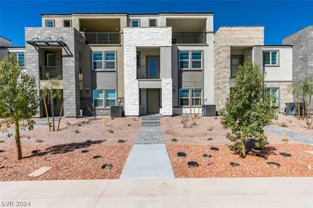 MLS: 2572532 Condo For Sale