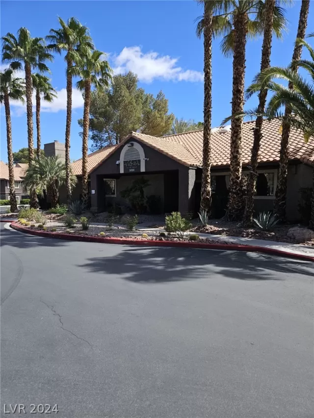 MLS: 2572632 Condo For Sale