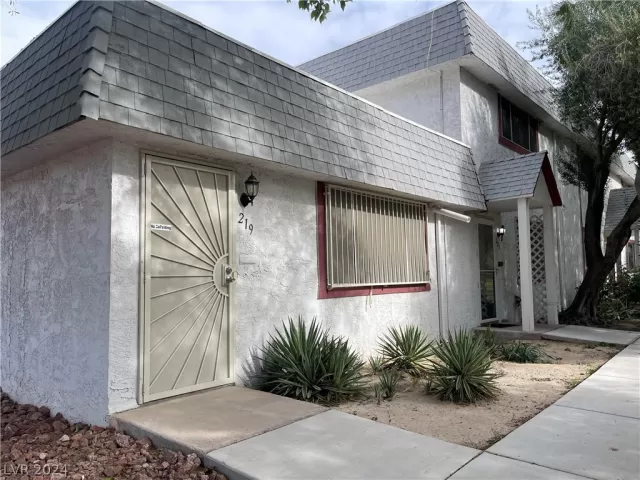 MLS: 2572662 Condo For Sale