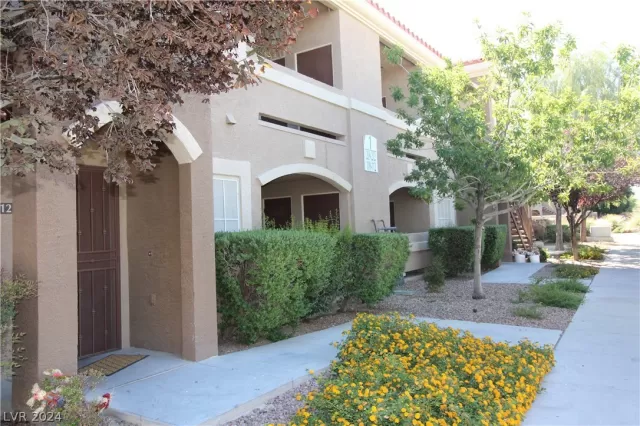 MLS: 2572663 Condo For Sale