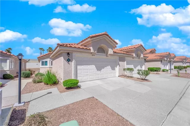 MLS: 2572685 Condo For Sale