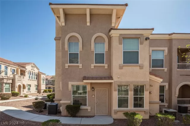 MLS: 2572713 Condo For Sale