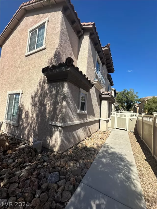 MLS: 2572763 Condo For Sale