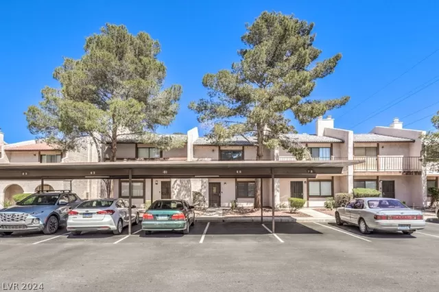 MLS: 2572812 Condo For Sale