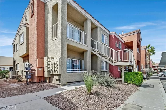 MLS: 2572819 Condo For Sale