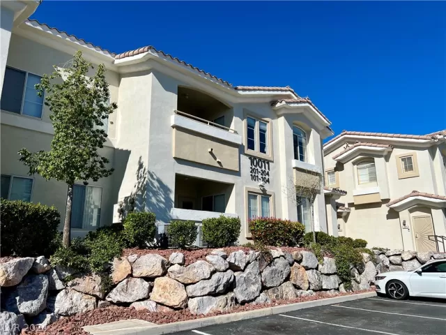 MLS: 2572906 Condo For Sale