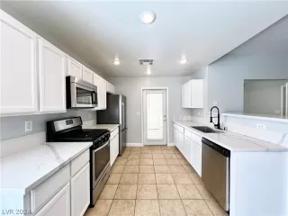 Photo #3: 2572906 Listing