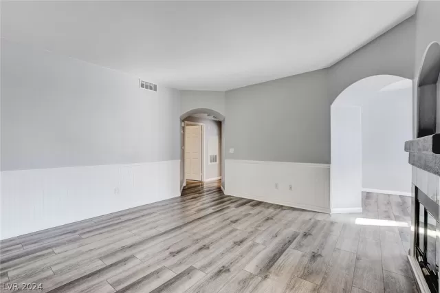 MLS: 2572914 Condo For Sale