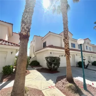 Photo #1: 2572942 Listing