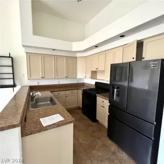 Photo #4: 2572942 Listing