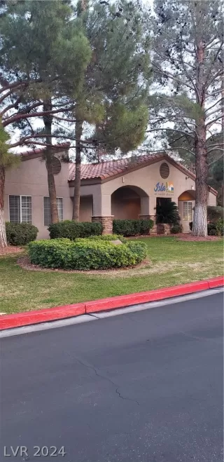 Photo #1: 2572944 Listing 