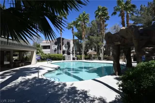 Photo #2: 2572948 Listing