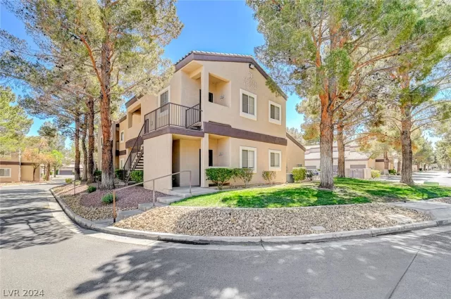 MLS: 2572992 Condo For Sale