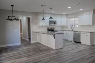 Photo #5: 2573036 Listing