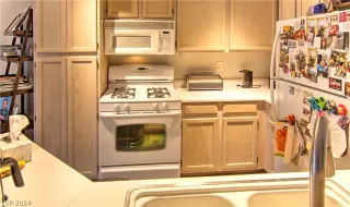 Photo #5: 2573060 Listing