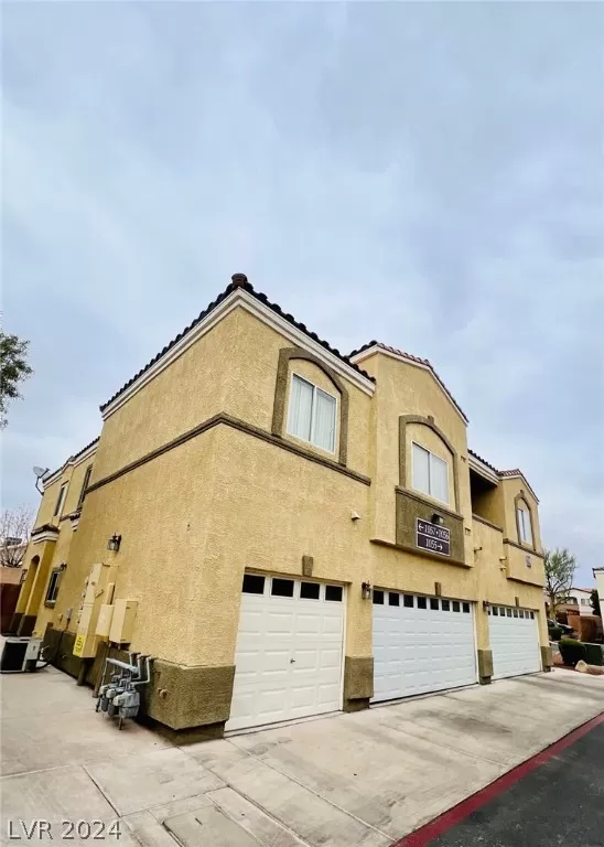 MLS: 2573092 Condo For Sale