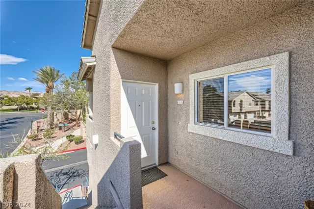 MLS: 2573148 Condo For Sale