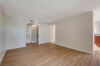 Photo #6: 2573163 Listing