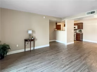 Photo #2: 2573195 Listing