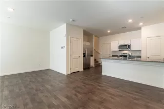 Photo #4: 2573216 Listing