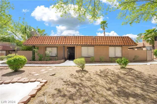 MLS: 2573217 Condo For Sale