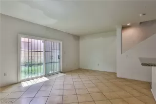 Photo #5: 2573236 Listing