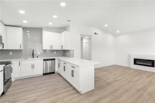 More Details about MLS # 2573300 : 4220 THYME AVENUE