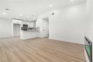 Photo #2: 2573300 Listing 