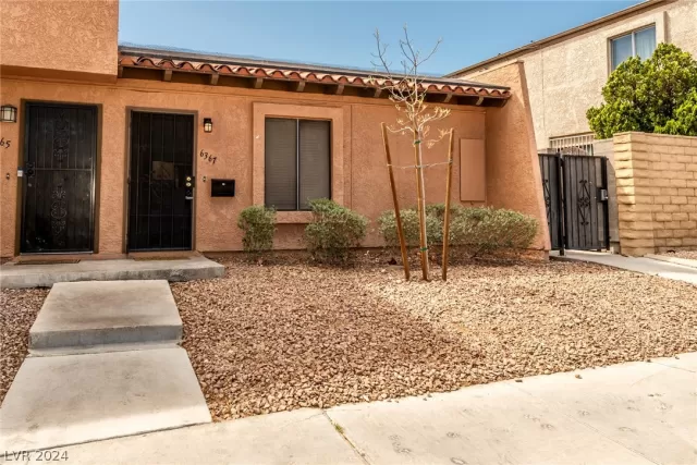 MLS: 2573394 Condo For Sale