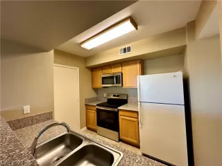 Photo #5: 2573462 Listing