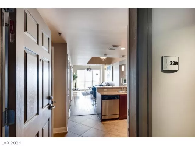 MLS: 2573487 Condo For Sale