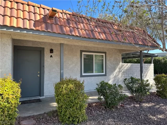 MLS: 2573498 Condo For Sale