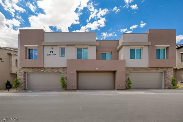 MLS: 2573501 Condo For Sale