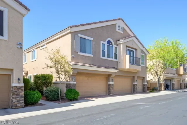 MLS: 2573532 Condo For Sale