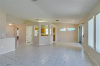 Photo #5: 2573597 Listing