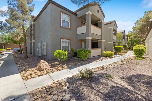 MLS: 2573602 Condo For Sale