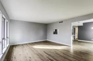 Photo #5: 2573673 Listing